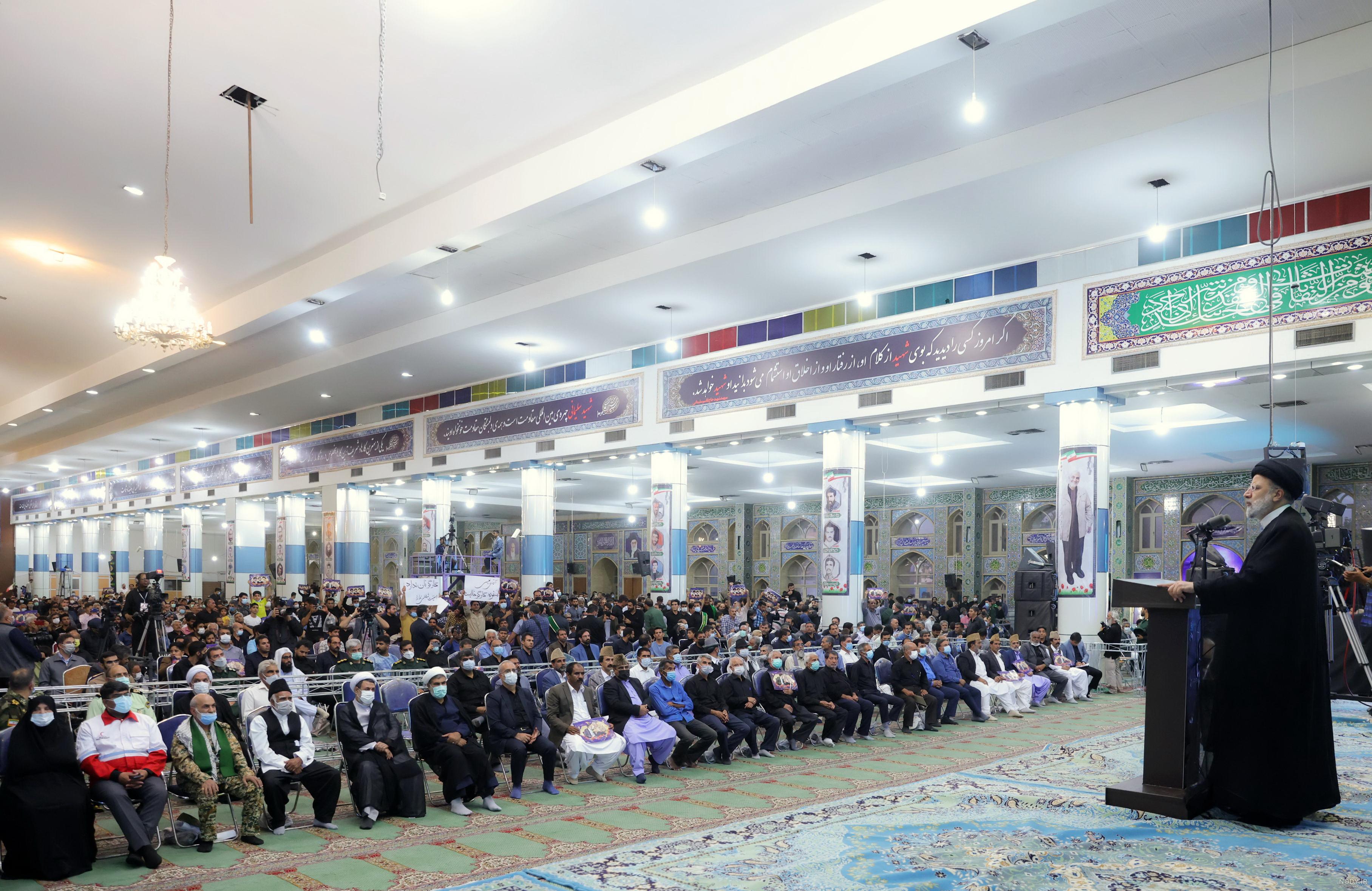 عمامه و عبای خاکی «رئیسی» در روستای کروچان! + عکس - خبرگزاری حوزه