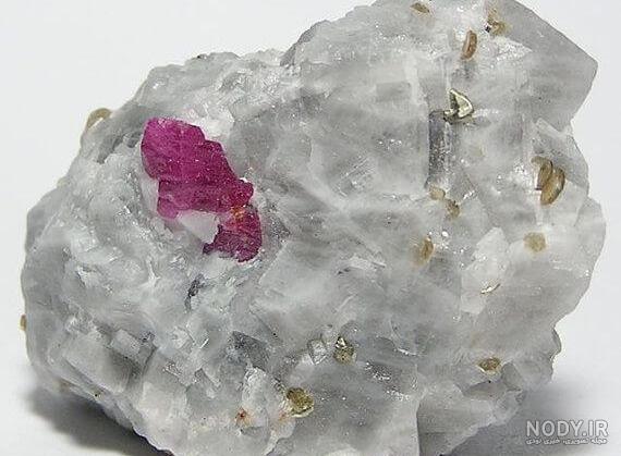عکس سنگ طلا در طبیعت
