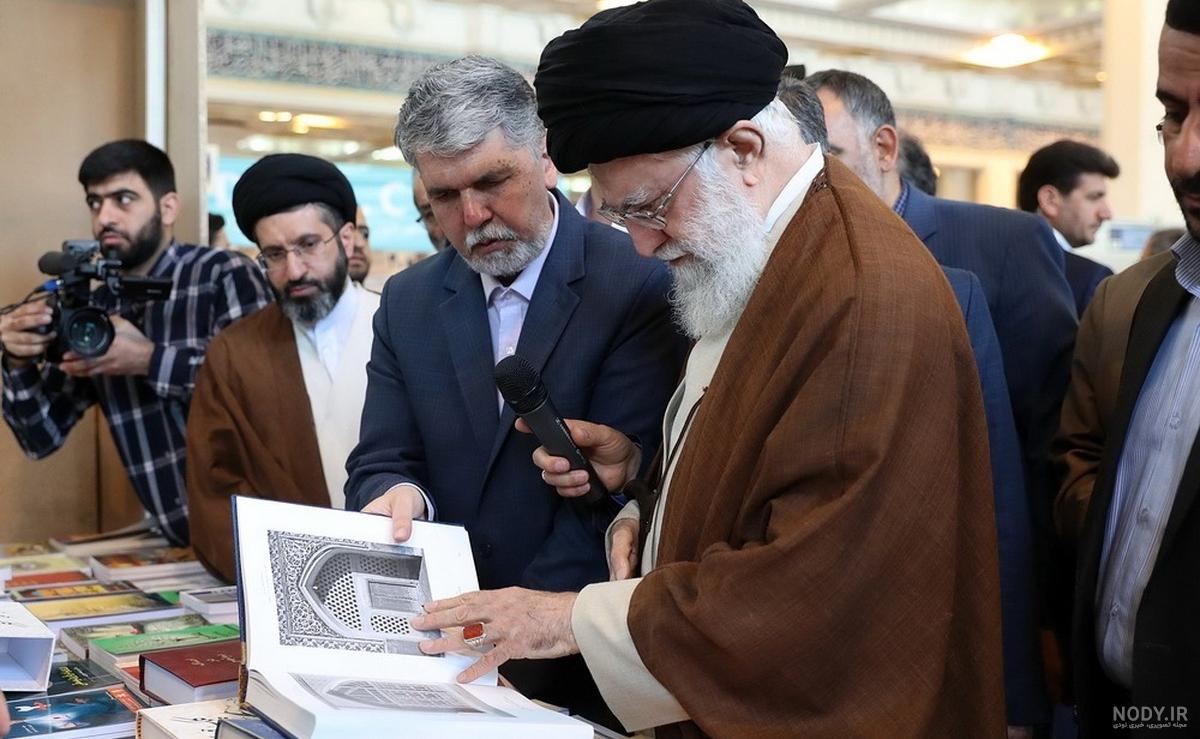 تصویر جدیدی از رهبر معظم انقلاب در کتابخانه شخصی ایشان / عکس زیبا رهبر معظم  رهبری در حال کتاب‌خواندن
