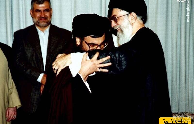 عکس / تصویر جدیدی از رهبر انقلاب در کتابخانه شخصی‌شان