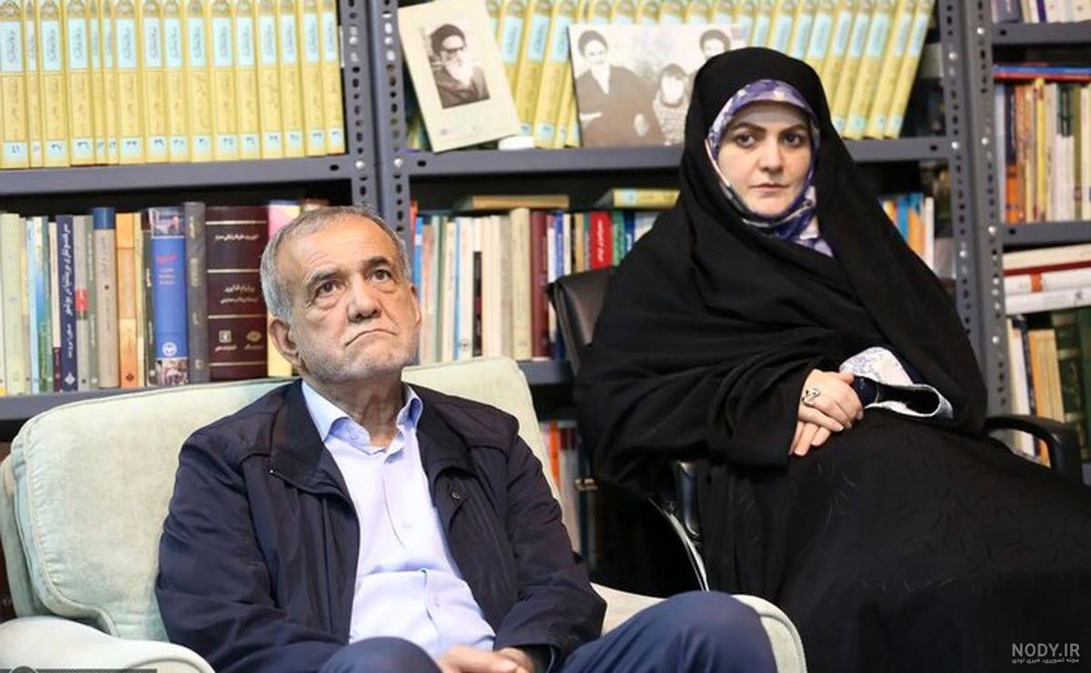 عکس جدید رهبری در کتابخانه عکس جدید رهبری در کتابخانه