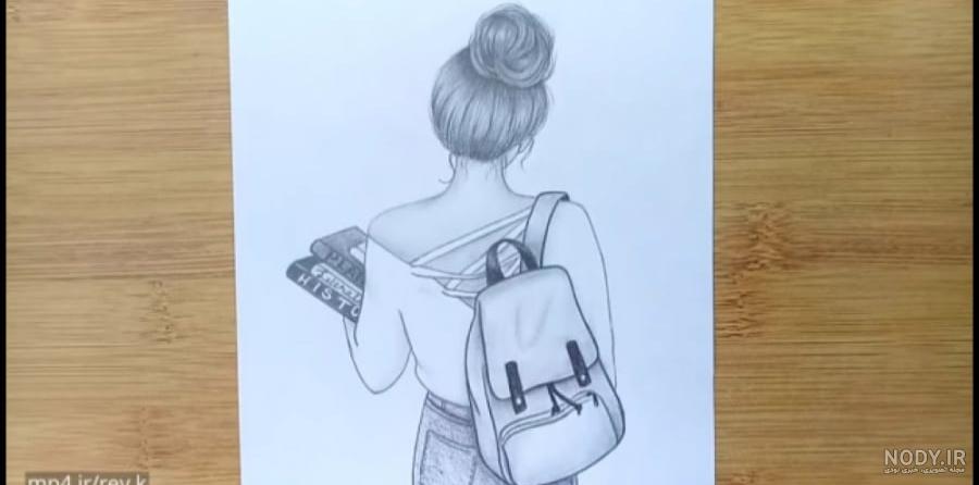 عکس نقاشی دختر پشت کرده