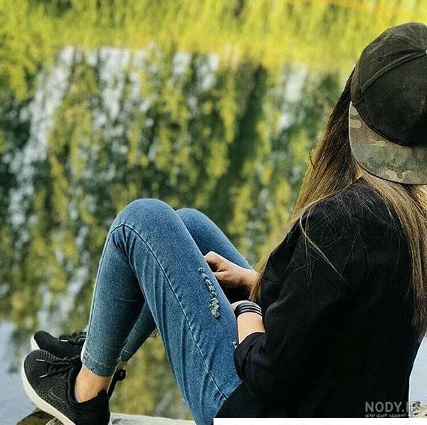عکس دختر از پشت سر با کلاه برای پروفایل