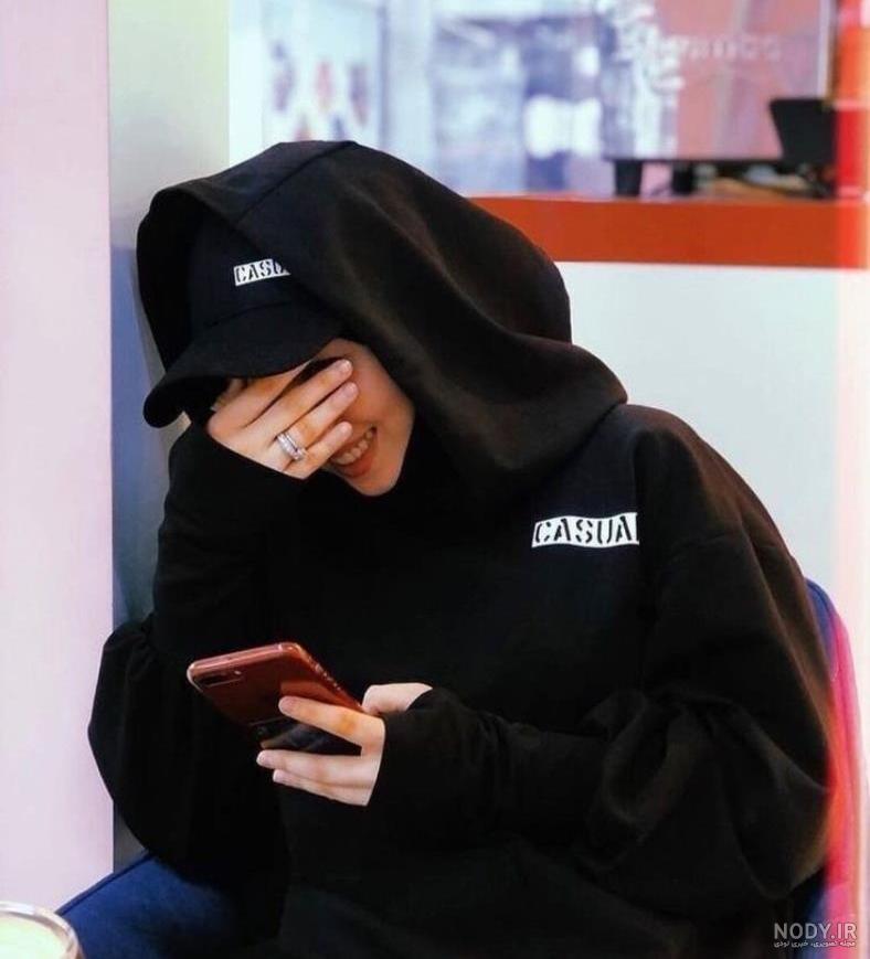 عکس دختر از پشت سر با موهای باز مشکی