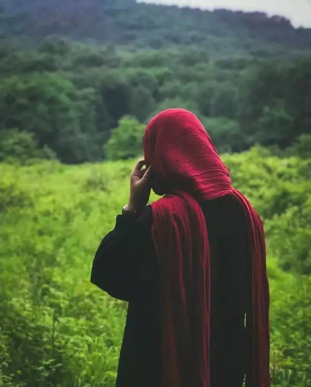 عکس خفن عکس دختر از پشت سر با کلاه برای پروفایل