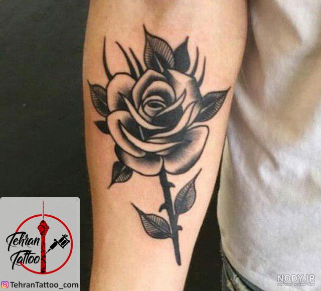 خالکوبی های خارج از عرف تتلو روی گوش و گردنش+عکس