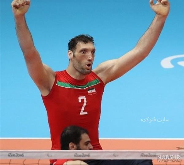 سجده ملی‌پوشان والیبال نشسته بر پرچم ایران - ایرنا