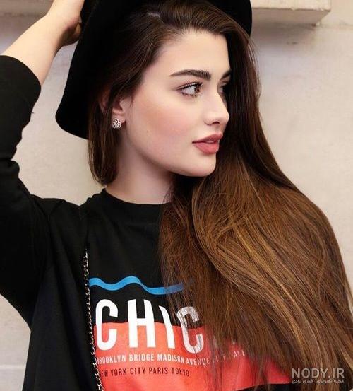 ژست های دخترانه برای عکاسی | ایده‌های جذاب و خاص برای عکس‌های متفاوت