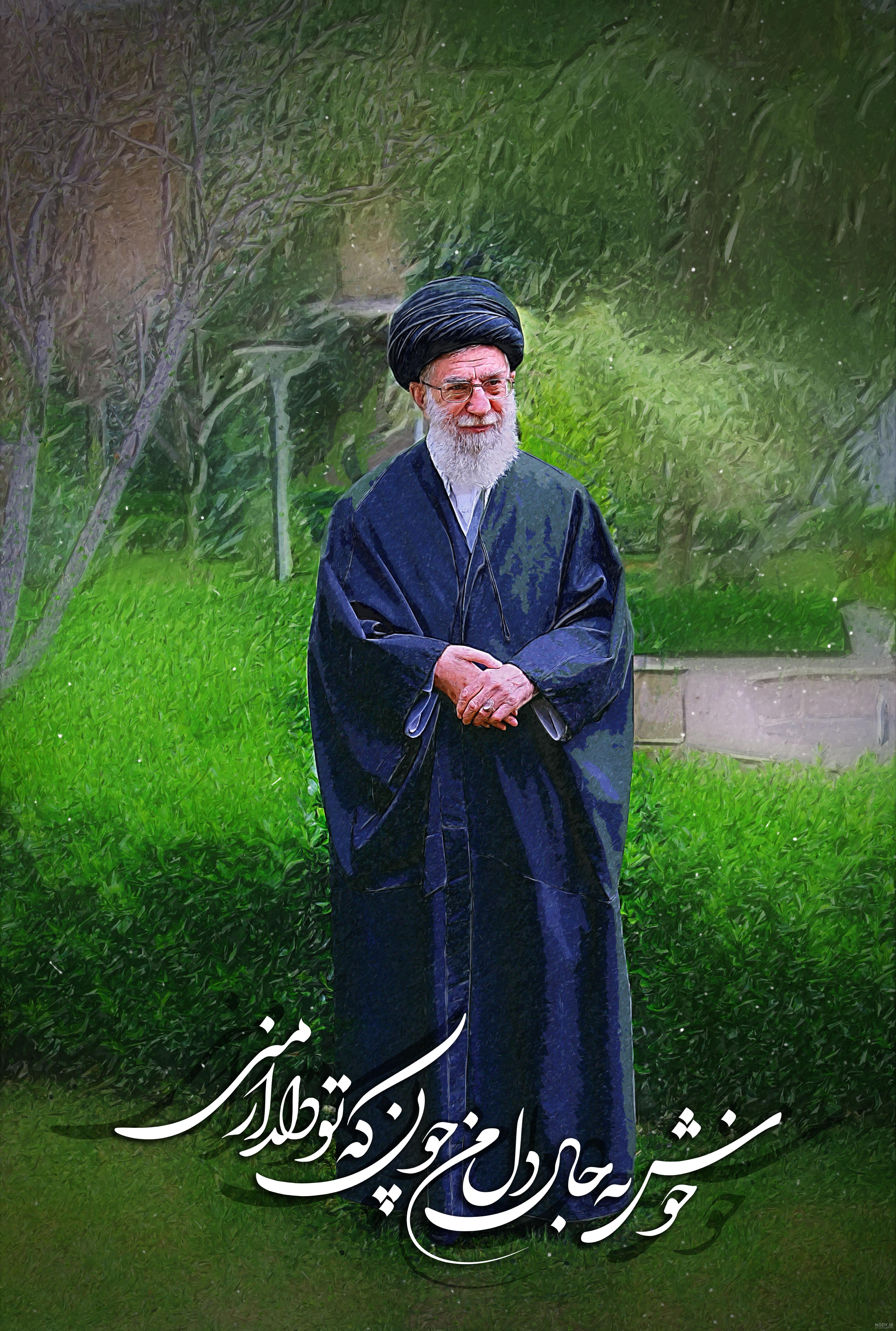 عکس با کیفیت حضرت خامنه ای با عمامه و عبا مشکی و پرچم ایران در کنارش – عکس  با کیفیت و تصاویر استوک حرفه ای