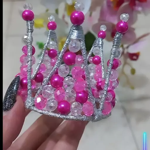 تاج عروس صورتی پرنسسی؛ تاج های لوکس و شیک مناسب خانم های جوان تاج عروس صورتی پرنسسی؛ تاج های لوکس و شیک مناسب خانم های جوان