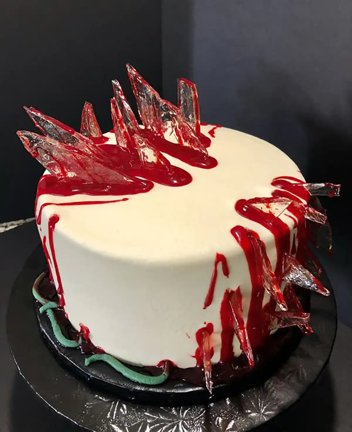 کافه دیپون اصفهان - کیک تولد فوندانت با تم هالوین #Dipon #Fondant  #halloween | فیس‌بوک