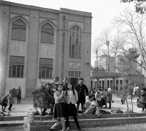 گرامیداشت روز معلم در آموزشگاه شهید اکبری و منوچهری آبیز گرامیداشت روز معلم در آموزشگاه شهید اکبری و منوچهری آبیز
