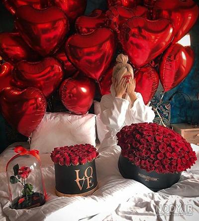 ژست عکس دونفره با گل