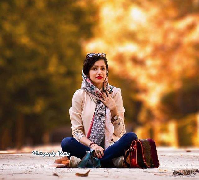 ژست عکاسی دخترانه پاییزی