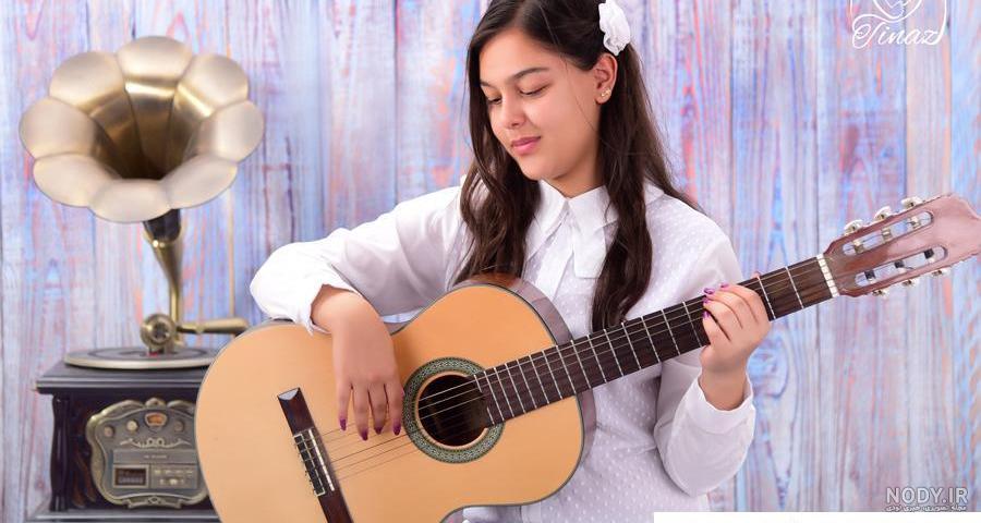 ژست عکس با گیتار پسرانه ژست عکس با گیتار پسرانه