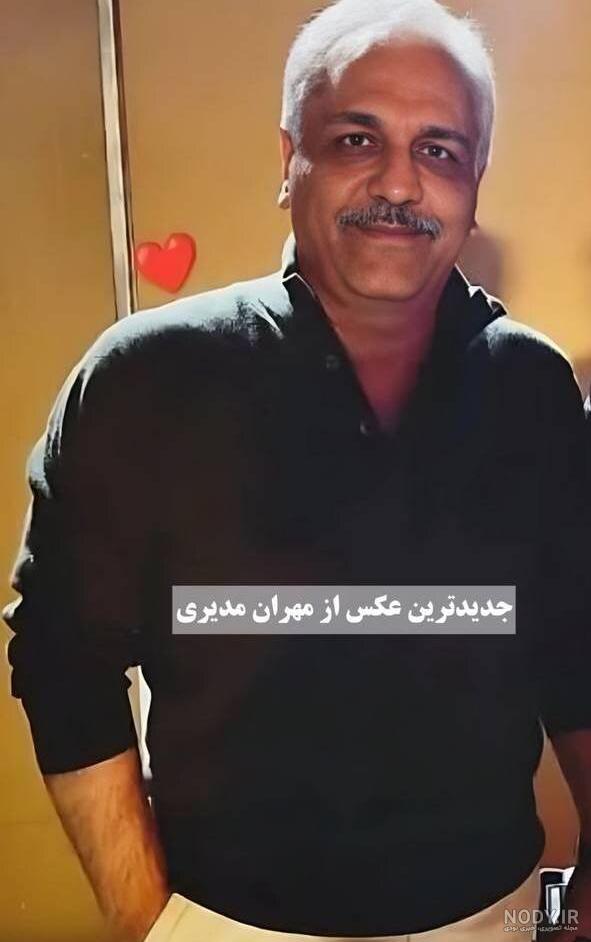 ژست عکس داخل آسانسور ژست عکس داخل آسانسور