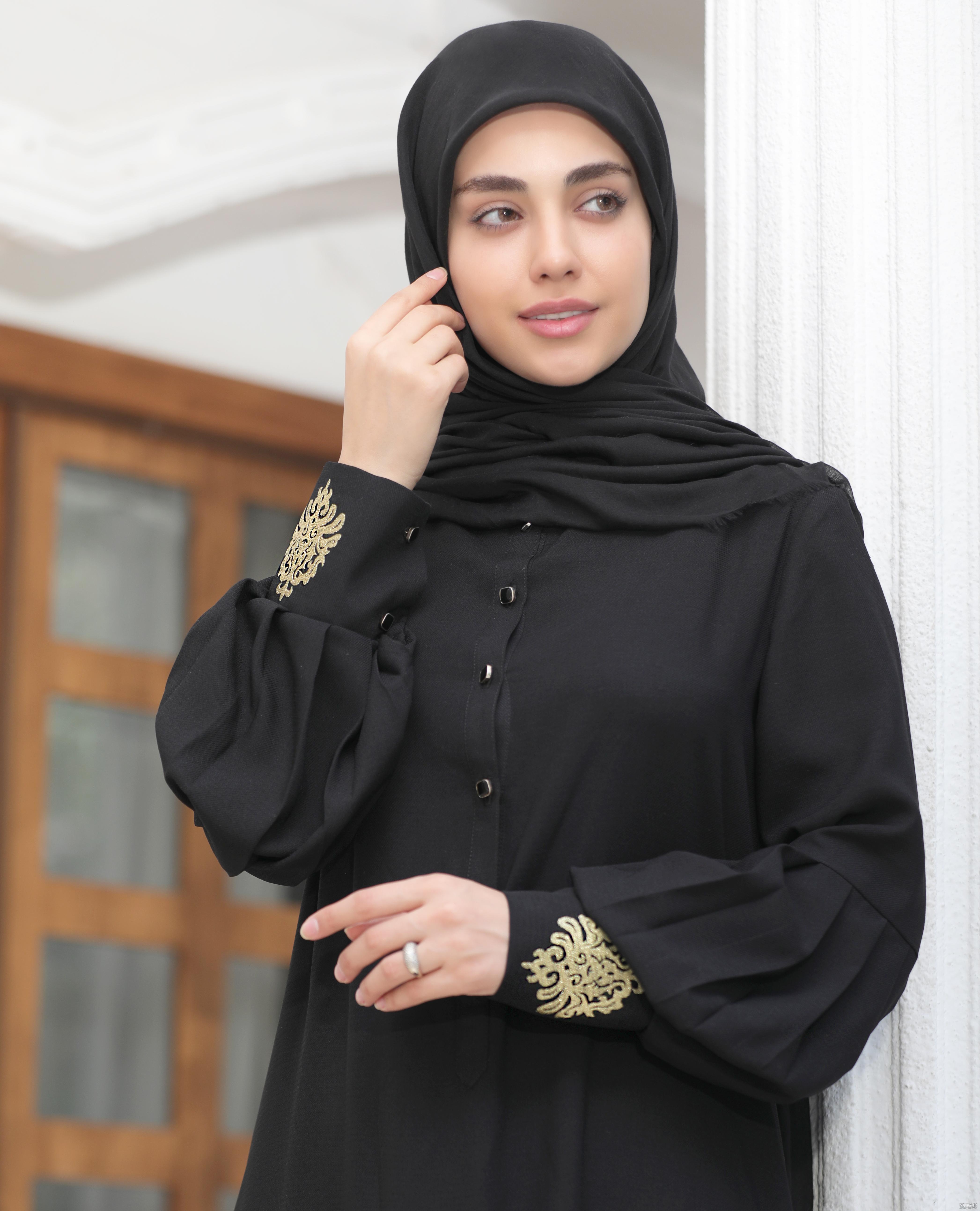 ژست عکس دختر چادری با کیک تولد