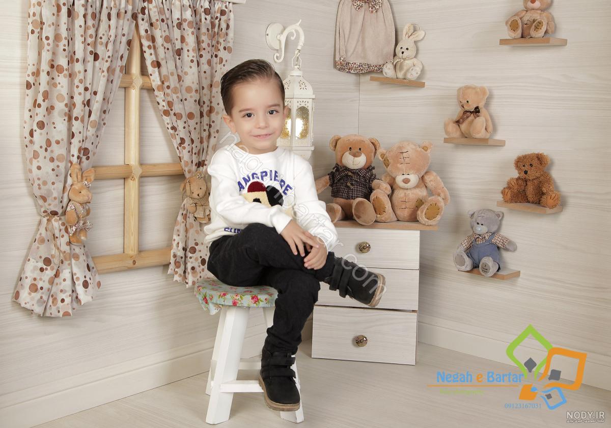 ژست عکس پاییزی کودکانه