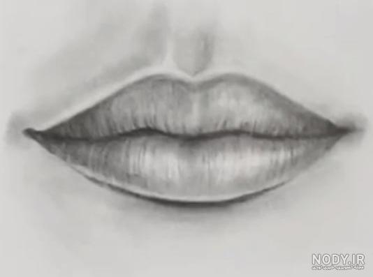 نقاشی رژ لب آسان