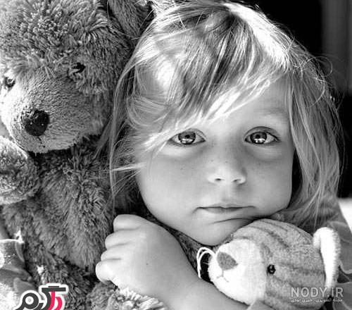عکس سیاه سفید دختر بچه غمگین عکس سیاه سفید دختر بچه غمگین