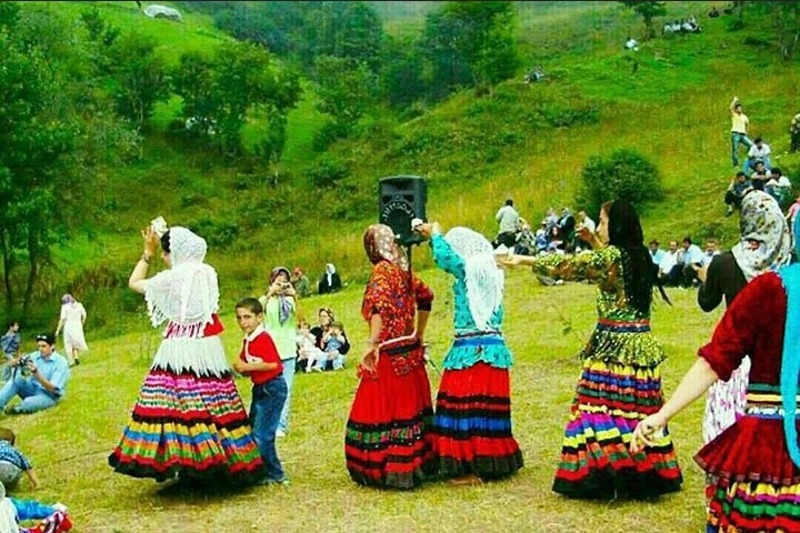 عکس دختر با لباس شمالی