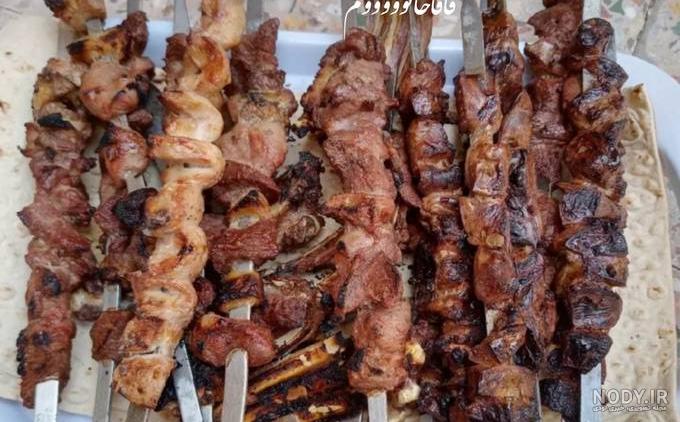 استیک گوشت گاو روی کباب پز با سبزیجات 1084829