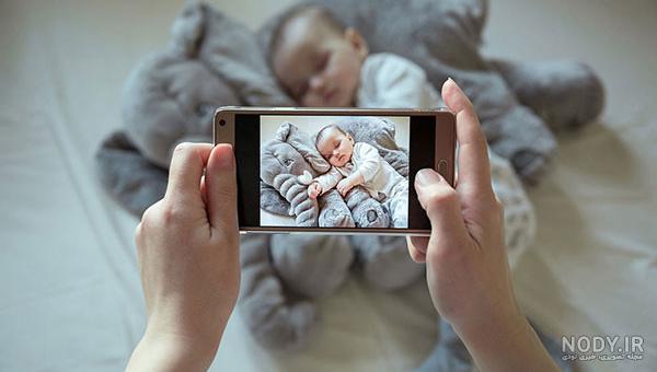 تصویر با کیفیت پسر بچه بور با گوشی پزشکی