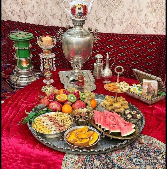 تزیین میز شب یلدا ساده و شیک + عکس سفره شب یلدا سنتی تزیین میز شب یلدا ساده و شیک + عکس سفره شب یلدا سنتی