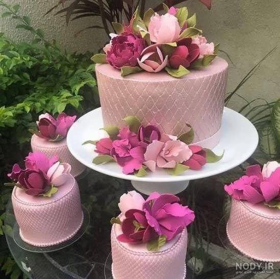 طرز تهیه کیک تولد با گل طبیعی ساده و خوشمزه توسط فری🌙 - کوکپد
