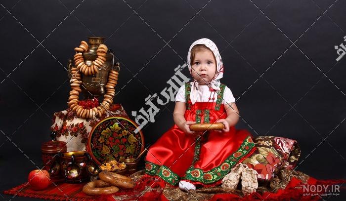 ۱۵ مدل ایده عکس یلدایی کودک؛ بهترین تم‌های شب یلدا