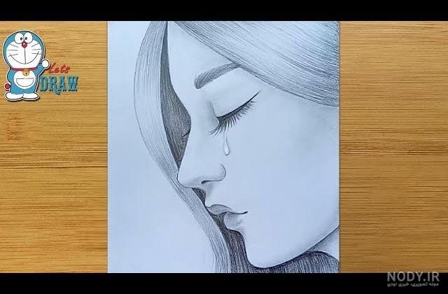 نقاشی دختر غمگین با مداد ساده