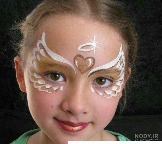 نقاشی روی صورت پروانه ای نقاشی روی صورت پروانه ای