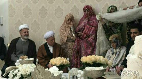 حضور رهبر معظم انقلاب در مراسم عقد مهدی هاشمی فرزند مرحوم هاشمی رفسنجانی+عکس/  خجالتی بودن داماد در تصویر مشهوده