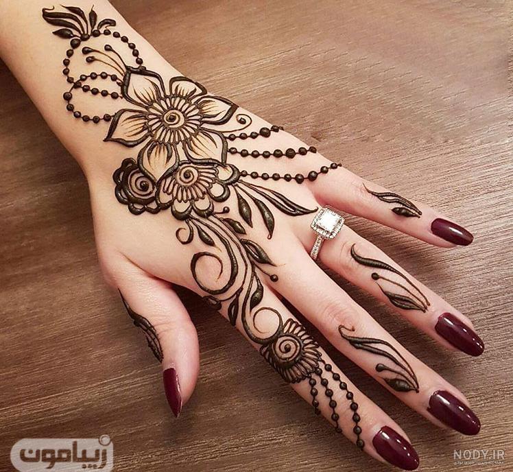 عکس حنا روی دست عروس هندی