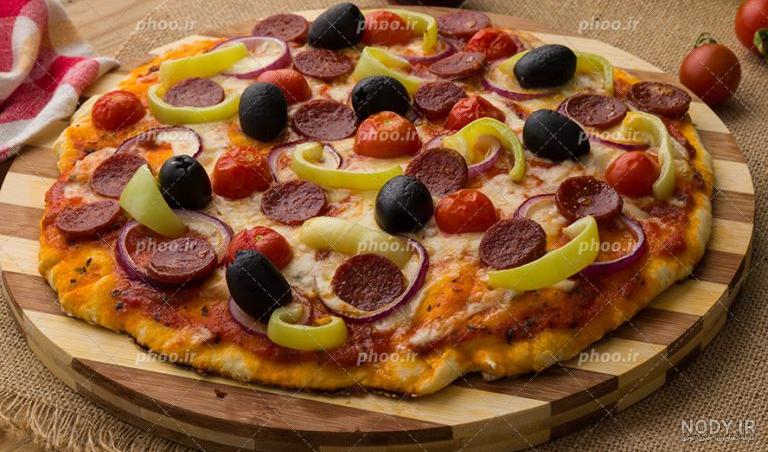 عکس با کیفیت برداشتن برشی از پیتزای قارچ و سبزی با گوجه گیلاسی و پنیر ... عکس با کیفیت برداشتن برشی از پیتزای قارچ و سبزی با گوجه گیلاسی و پنیر ...