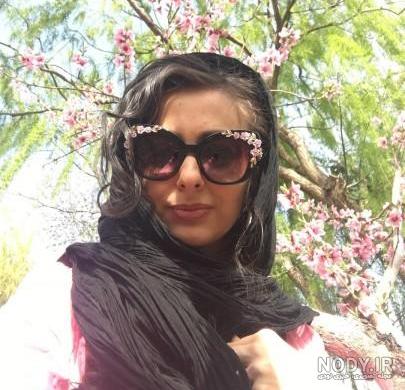ژست خاص خانم بازیگر با عینک آفتابی متفاوتش ژست خاص خانم بازیگر با عینک آفتابی متفاوتش