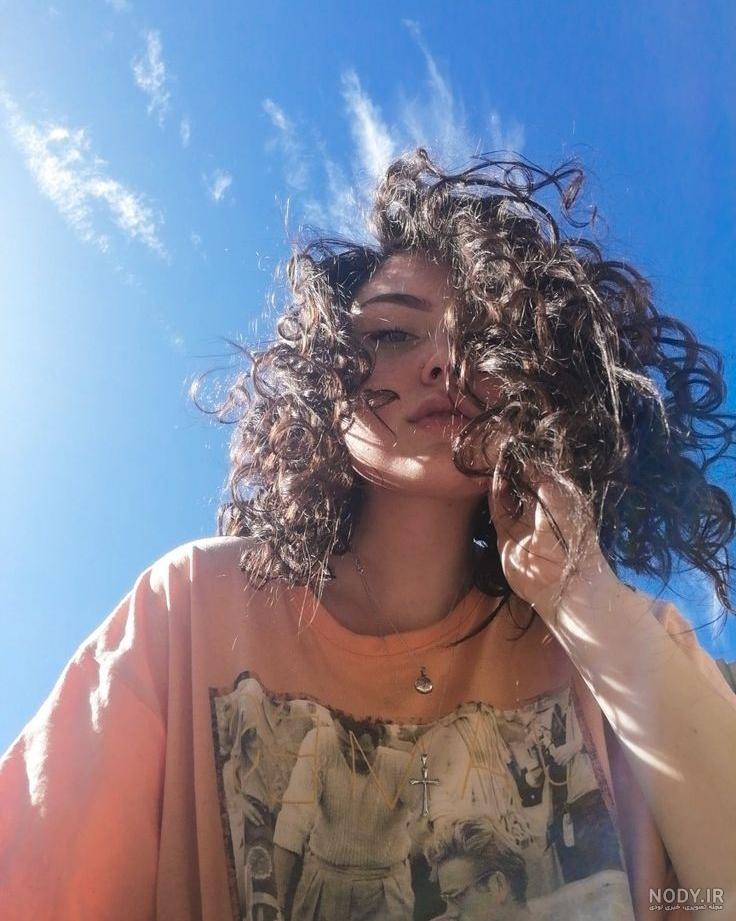  عکس دختر مو فرفری دوست داشتنی برای تلگرام