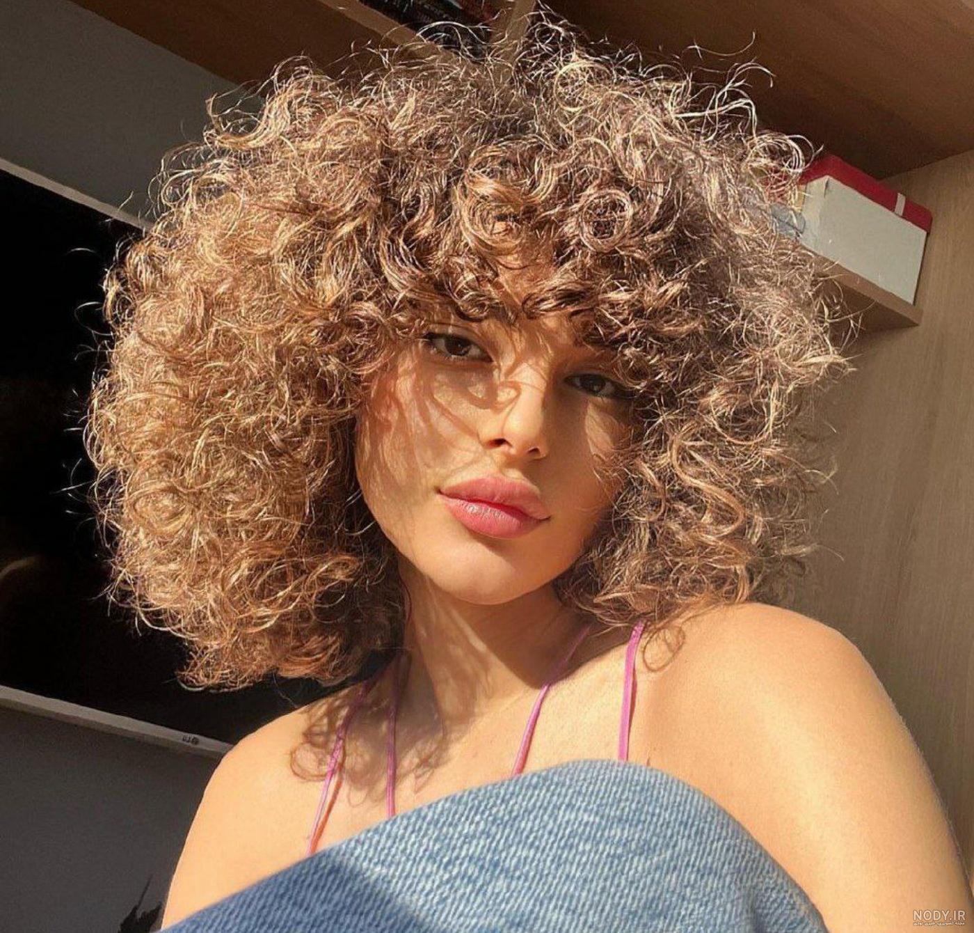  عکس دختر مو فرفری دوست داشتنی برای تلگرام