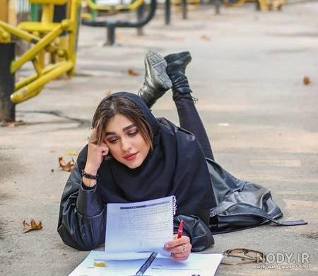40 ژست عکس توپ و خفن برای جشن فارغ التحصیلی