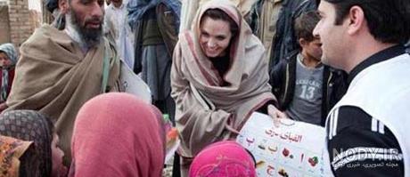 خالکوبی شعر فارسی روی دست آنجلیناجولی