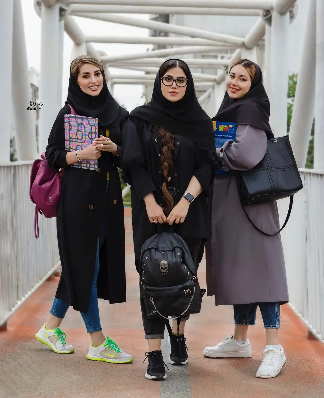 ۹۹ ژست عکاسی دخترانه دانشجویی 👩🏻‍🎓 • آموزش عکاسی یادتوت