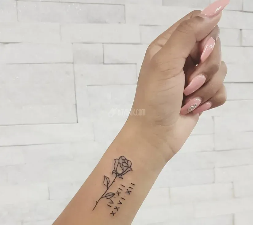 اینم برای ماه مرداد روی گردن😍 . (میتونید صورت فلکی بقیه ماه ها رو توی  استوری ببینید) . . . . . . . . . . . . . . . . #