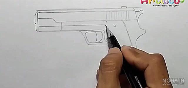 تتو روی دست تفنگ - عکس نودی تتو روی دست تفنگ - عکس نودی