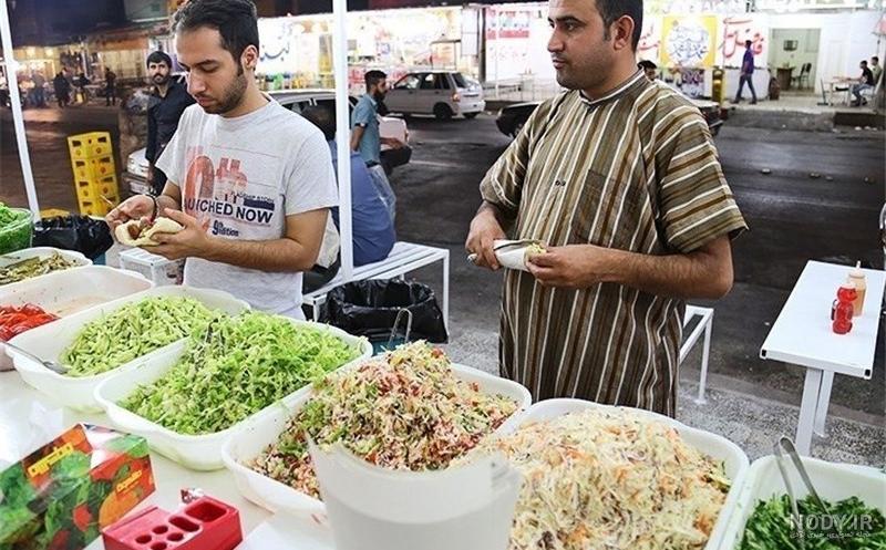 مجری کودک تلویزیون در بازار فلافل اهواز (عکس)