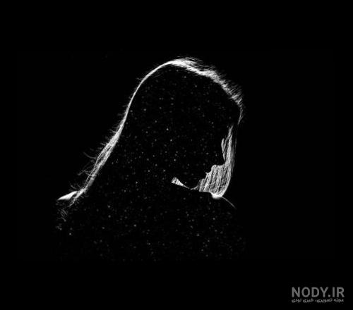 تصویر زمینه سیاه و سفید غمگین