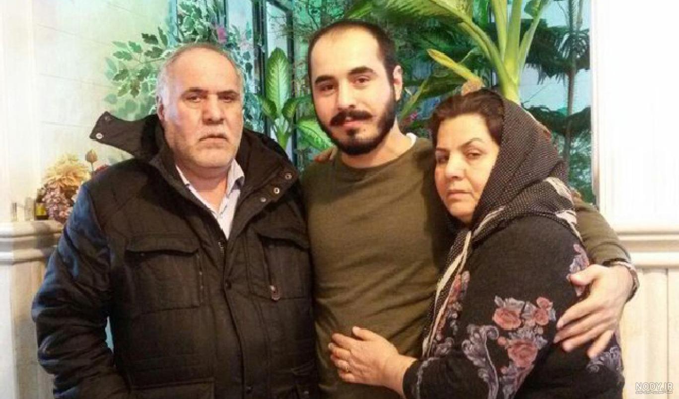 عکس از وحید رونقی مجری تلویزیون در کنار همسرش نیره حاتمی‌کیا (فرزند ابراهیم  حاتمی‌کیا) و دخترشان نورا