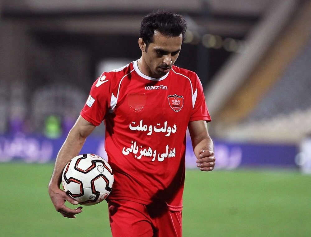 عکس هادی نوروزی با لباس پرسپولیس