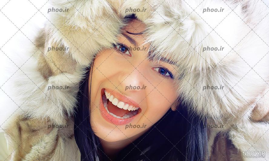 مدل زن زیبا با لباس سفید 1553973