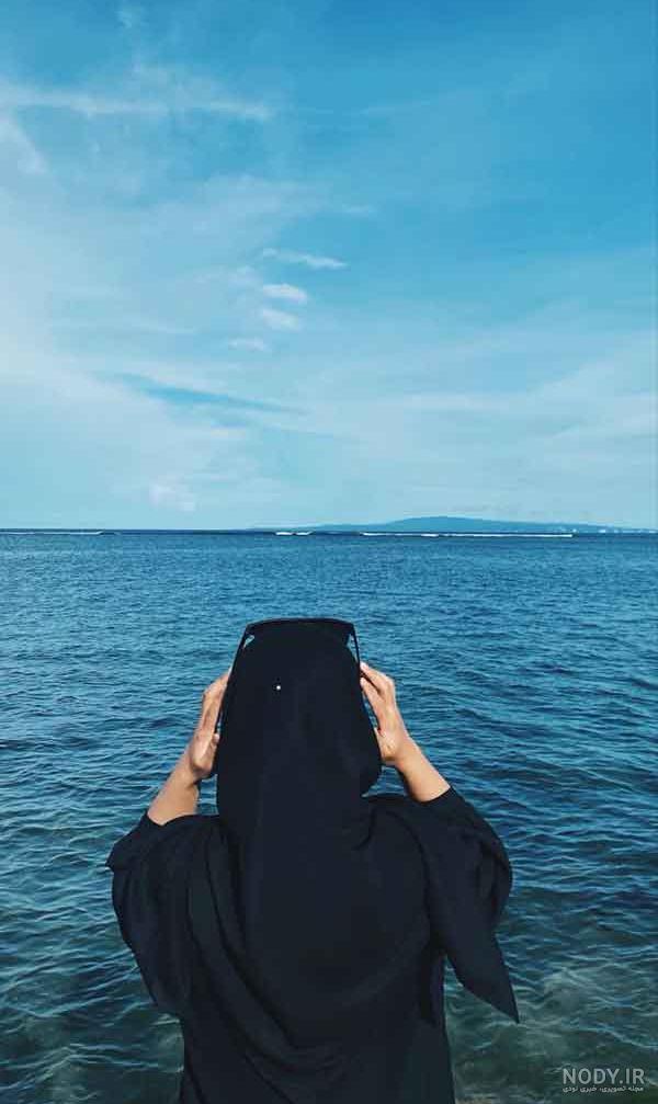 عکس دختر از پشت سر با چادر مشکی
