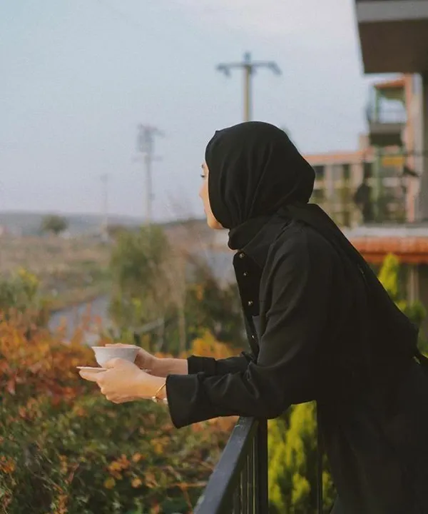 عکس زن مقنعه ای